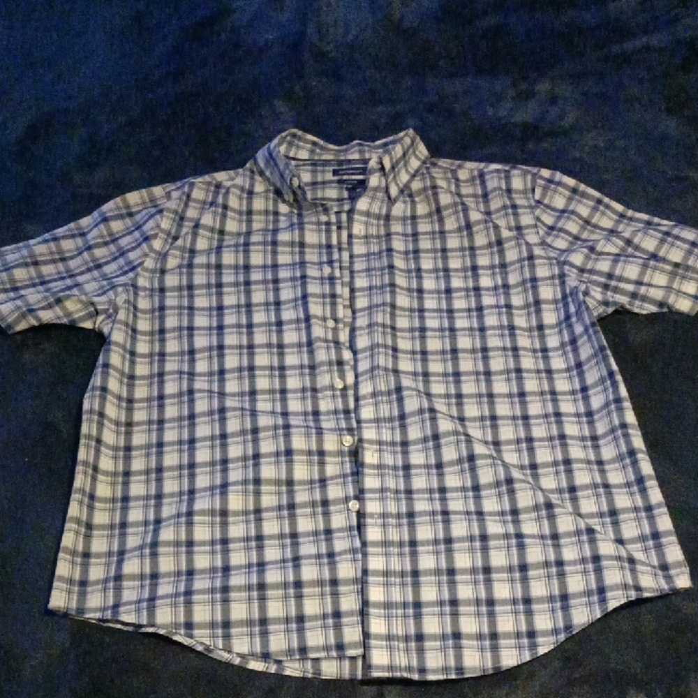 Croft & Barrow Blue and White Casual Button Down Shirt